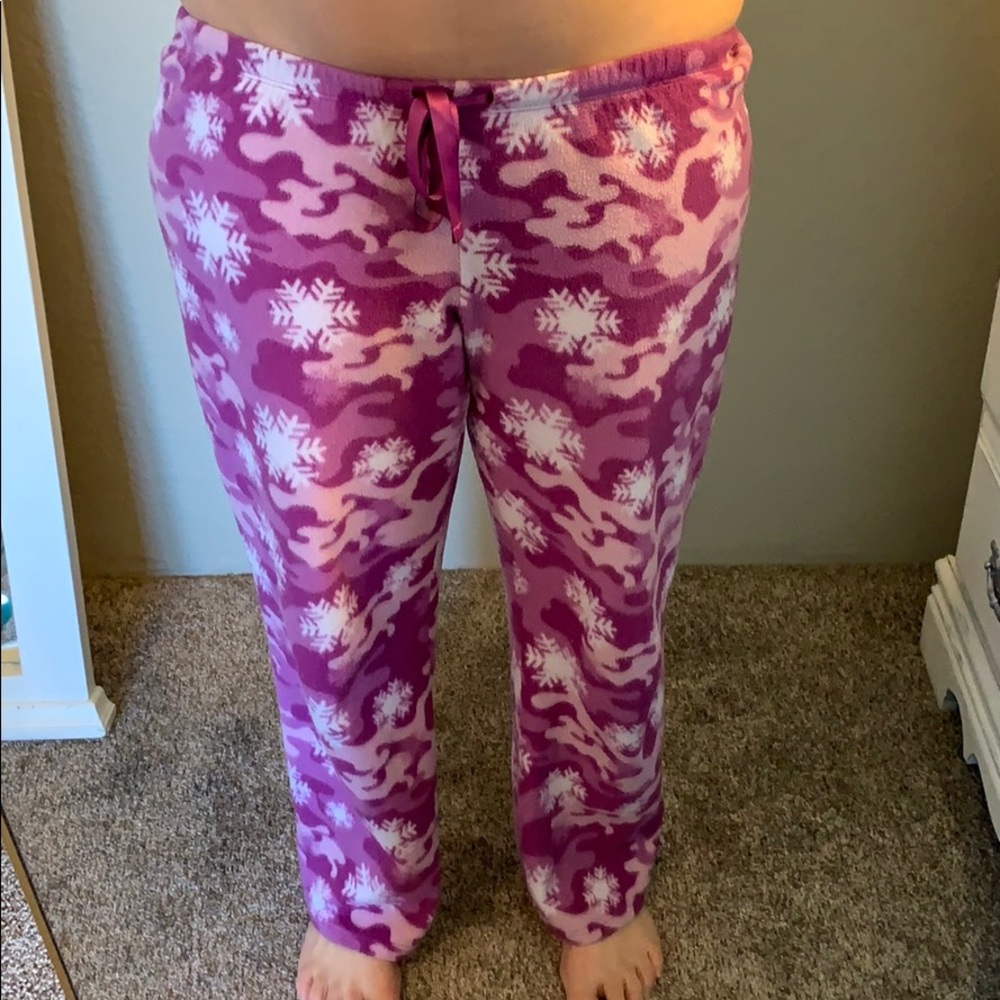 🍁HeatLast Purple snowflake Camo pajama pants Size M